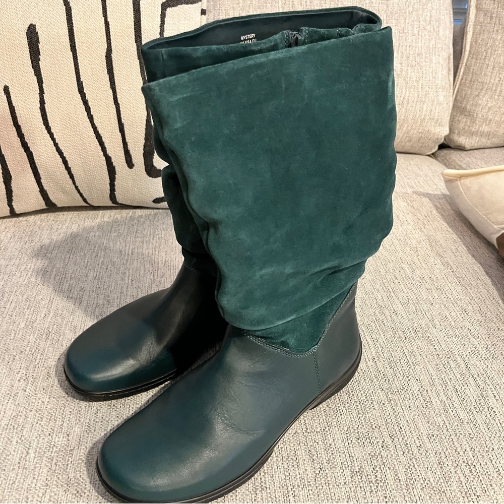 Hotter Suede Leather Mystery Boots Christmas Green  size 9 US New!